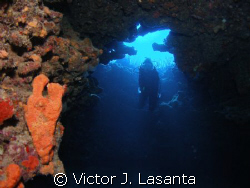 coming down the chimney dive site at parguera area!!!!! by Victor J. Lasanta 